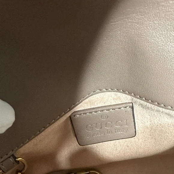 🔥🔥🔥 Gucci Women's Beige Quilted Mini Crossbody Bag with Gold Chain 🔥🔥🔥 - Picture 6 of 8